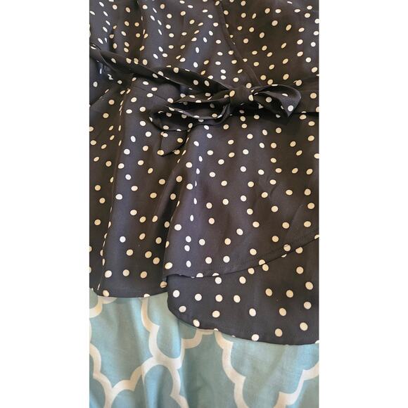 Bobeau Size Small Semi Sheer Polka Dot Short Sleeve Tie Front Shirt - Picture 3 of 11